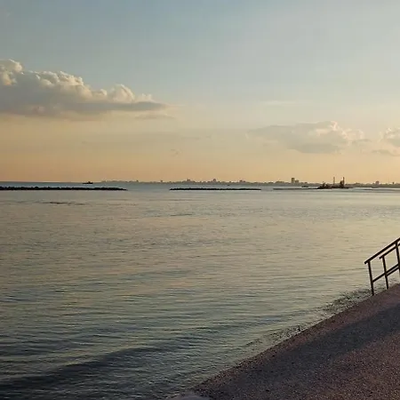 アパート Magic Maisonette 250m From The ラルナカ