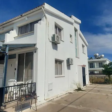 דירה Magic Maisonette 250m From The לרנקה